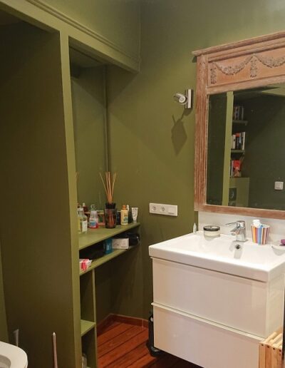 Mise en peinture d'une salle d'eau existante. Sap Green