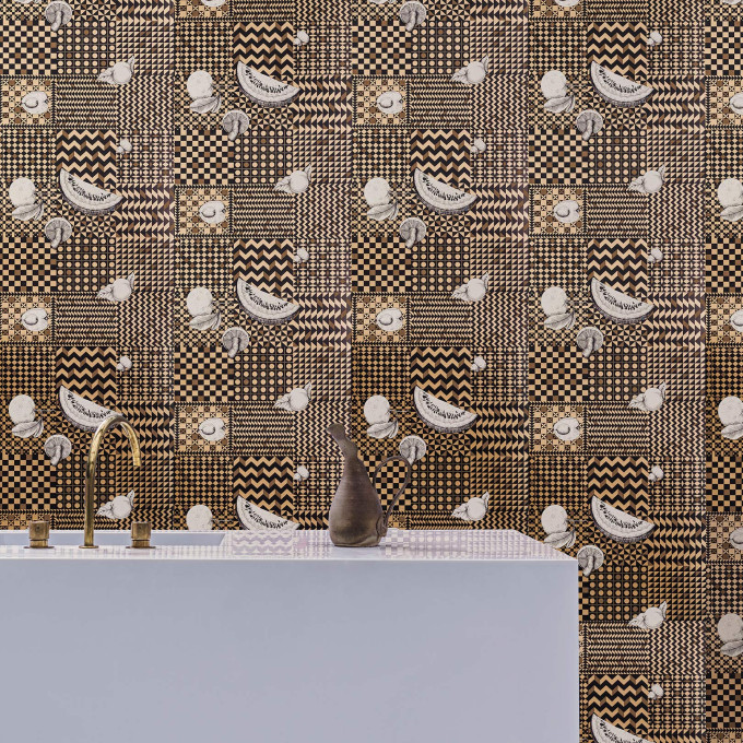 Cole and Sons papier peint contemporain Fornasetti frutta e geometrico 123-6031 noir doré