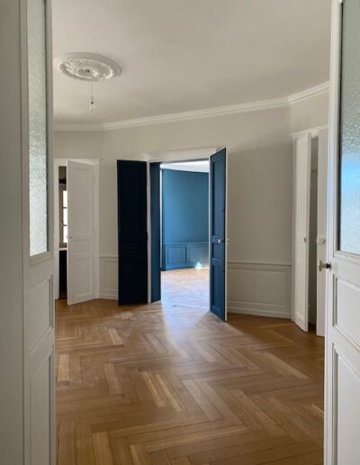 chantier de rénovation Nantes, mise en peinture, Farrow and Ball, 2001 Strong White, 30 Hague Blue